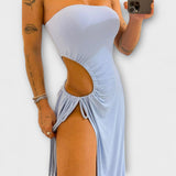 Hellblaues Bandeau-Kleid mit vorderem Cut-out und Bindeschleife an der Hüfte