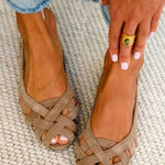Emma geflochtene Sandalen Taupe mit offenen Zehen und gekreuzten Riemen