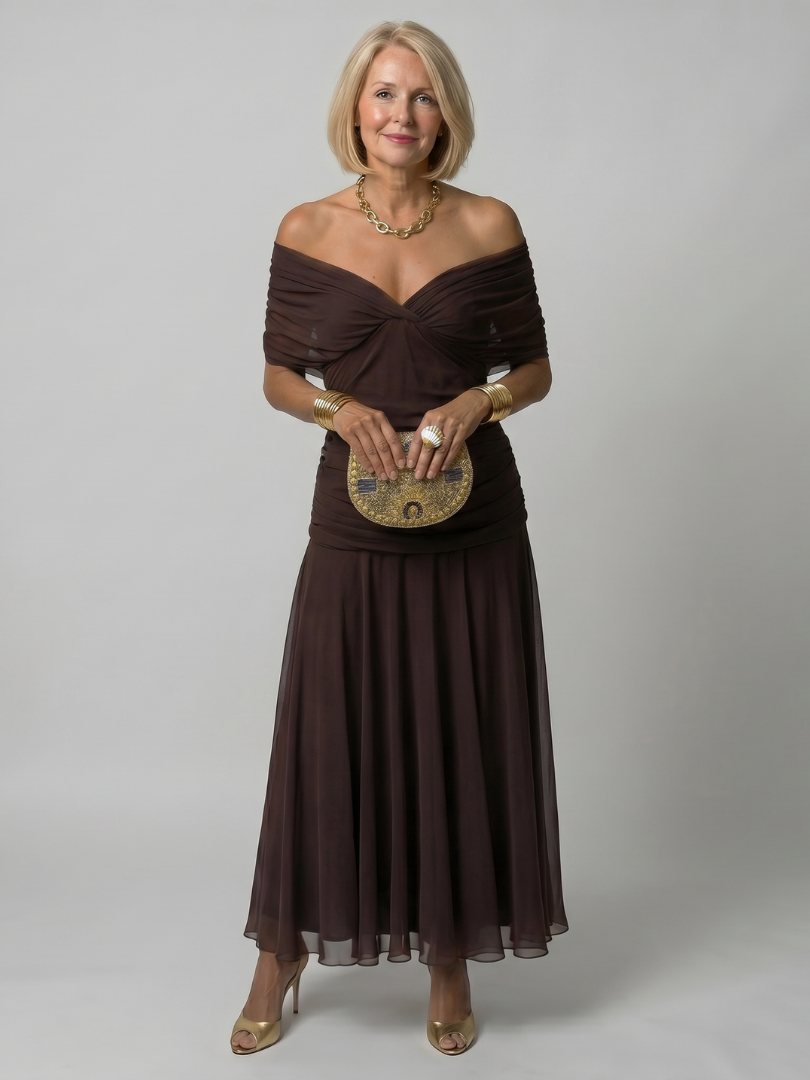 Off-Shoulder Midi-Kleid mit gerafftem Ausschnitt, dunkelbraun, fließender Rock