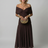 Off-Shoulder Midi-Kleid mit gerafftem Ausschnitt, dunkelbraun, fließender Rock