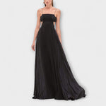 Schwarzes plissiertes Maxikleid mit Cut-out am Oberteil, trägerlos, fließender Rock