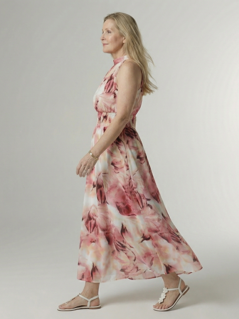 Midi-Kleid mit Neckholder und Raffung, rosa-weißes Batikmuster, fließender Rock