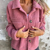 Kurze Jacke Dion mit Revers, pinke Teddyoptik, Knopfleiste und Brusttaschen