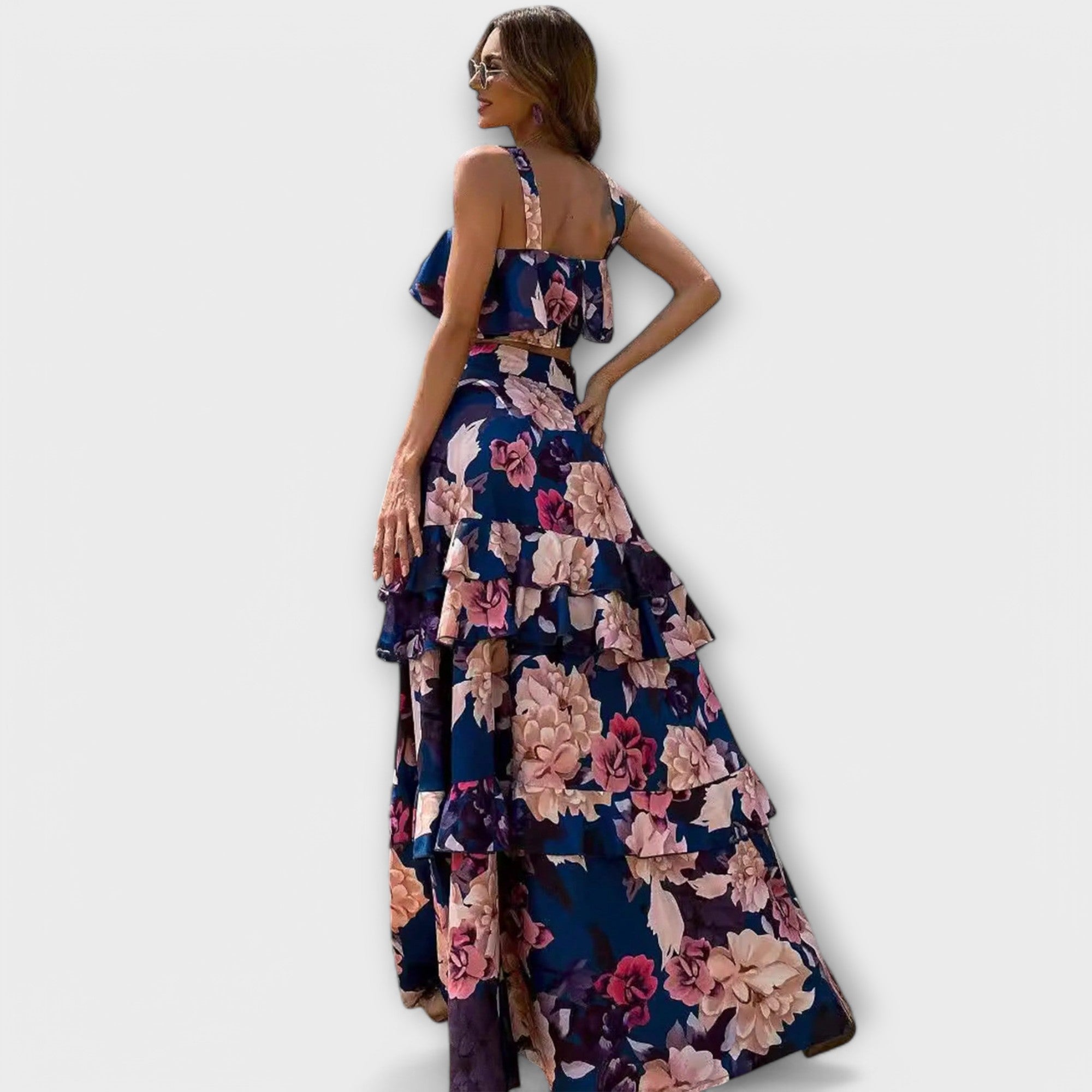 Sommerliches Strandkleid, rückenfreier Schnitt, ärmellos, Maxilänge mit Blumenmuster