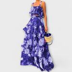 Sommerliches Strandkleid, ärmellos, Maxilänge, blau-lila Blumenmuster mit Volants