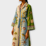 Bedrucktes Twill-Hemdkleid mit Bindegürtel, Seetier-Prints, Ärmel teils in Grün.