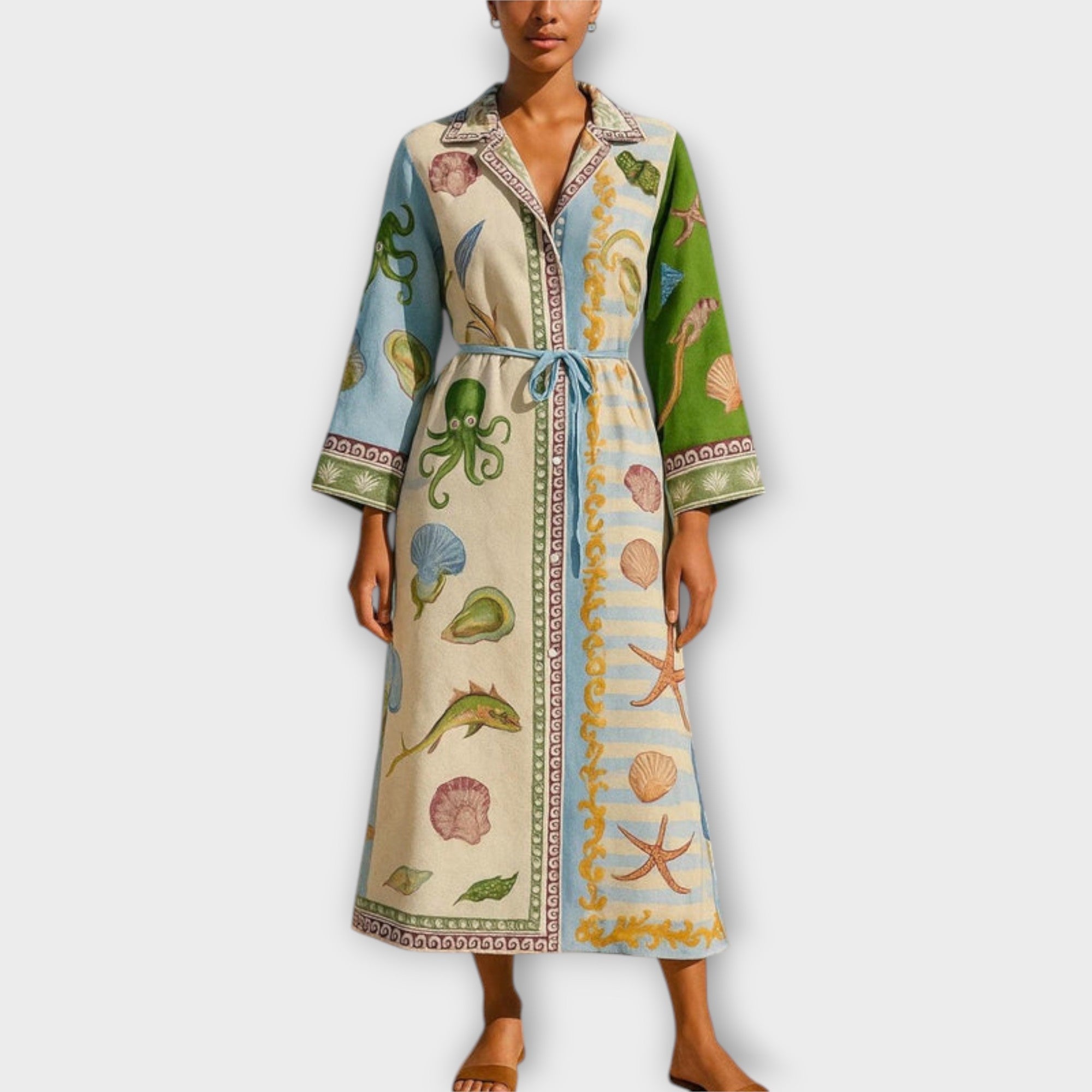 Bedrucktes Twill-Hemdkleid in Blau mit Gürtel, Knopfleiste und 3/4-Ärmeln.