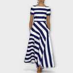 Gestreiftes Maxikleid mit kurzen Ärmeln, schwingender A-Linie, blau-weiß gestreift, Rundhalsausschnitt