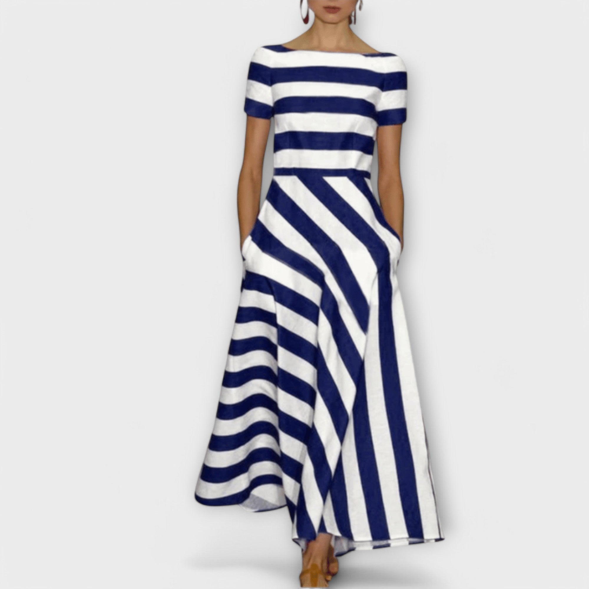 Gestreiftes Maxikleid mit kurzen Ärmeln, schwingender A-Linie, blau-weiß gestreift, Rundhalsausschnitt