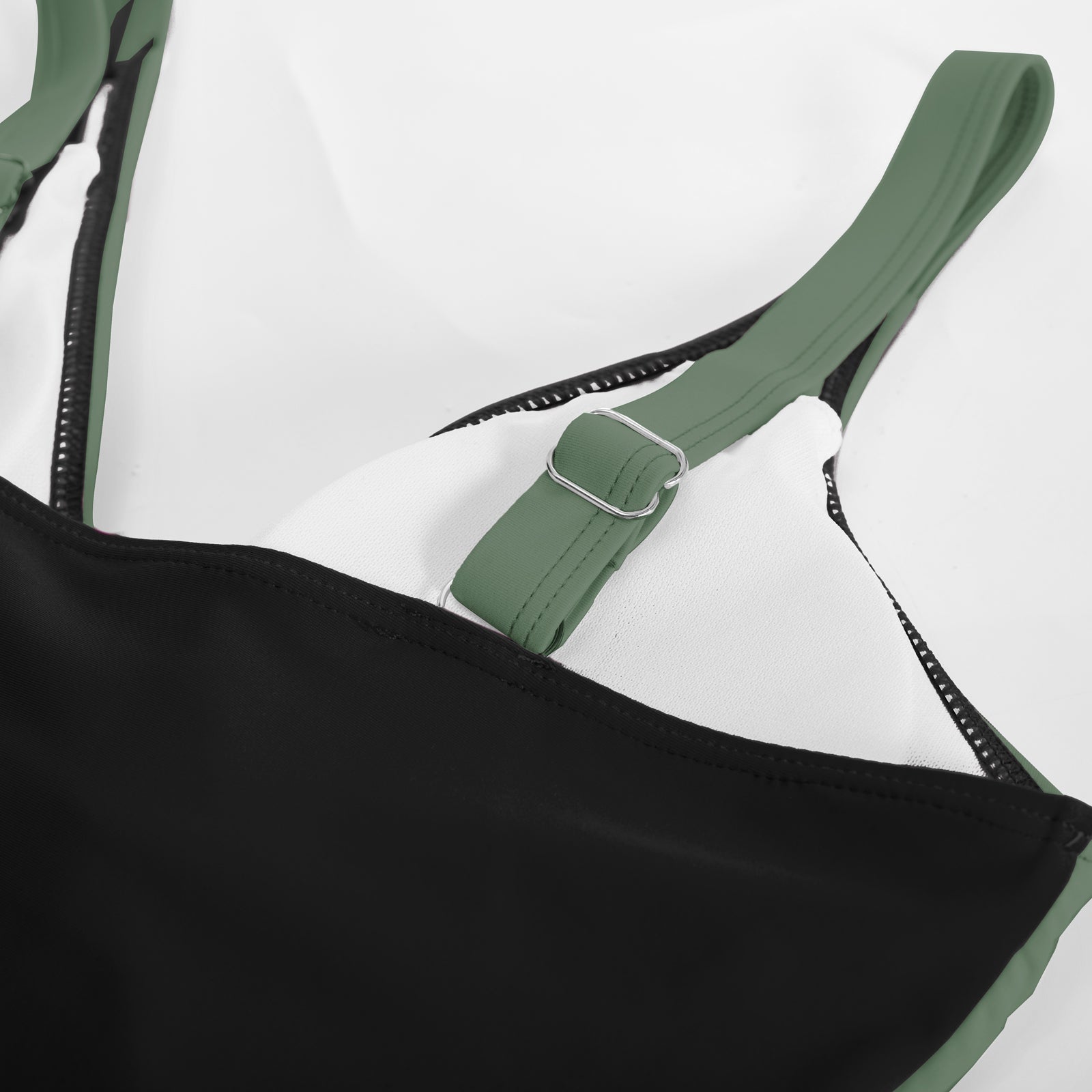 Grünes Badekleid mit verstellbarem Riemen und Schnalle, schwarze Front