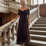 Off-Shoulder-Midikleid, offener Schulterbereich, dunkel bordeauxfarben, mit fließendem Rock