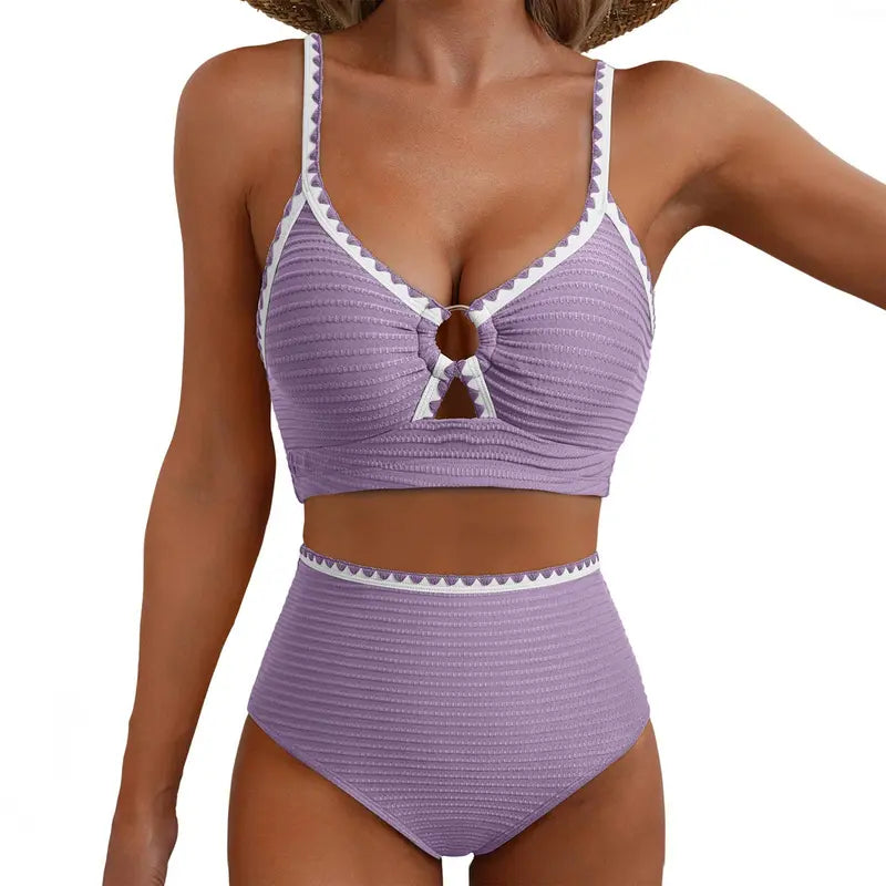 Figurformender Bikini Lila, gerippt mit kontrastierender Einfassung und Mittelband