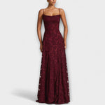 Burgunderfarbenes Spitzen-Maxikleid mit Spaghettiträgern und floralen Mustern
