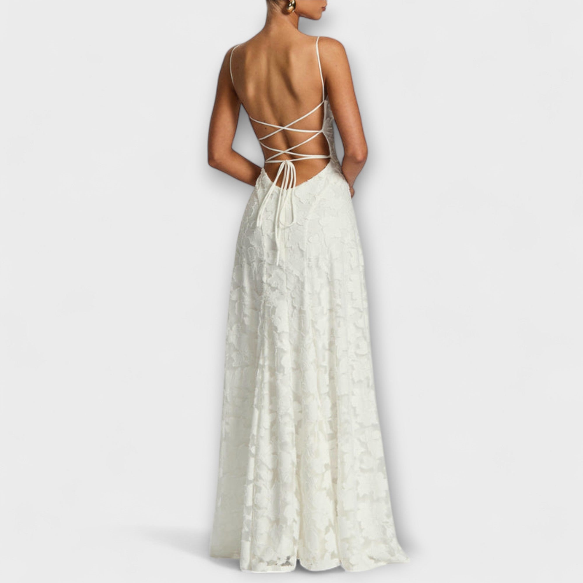 Cremefarbenes Spitzen-Maxikleid mit Spaghettiträgern und geschnürtem Rücken
