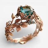 Ring mit natürlichem grünem Kristall