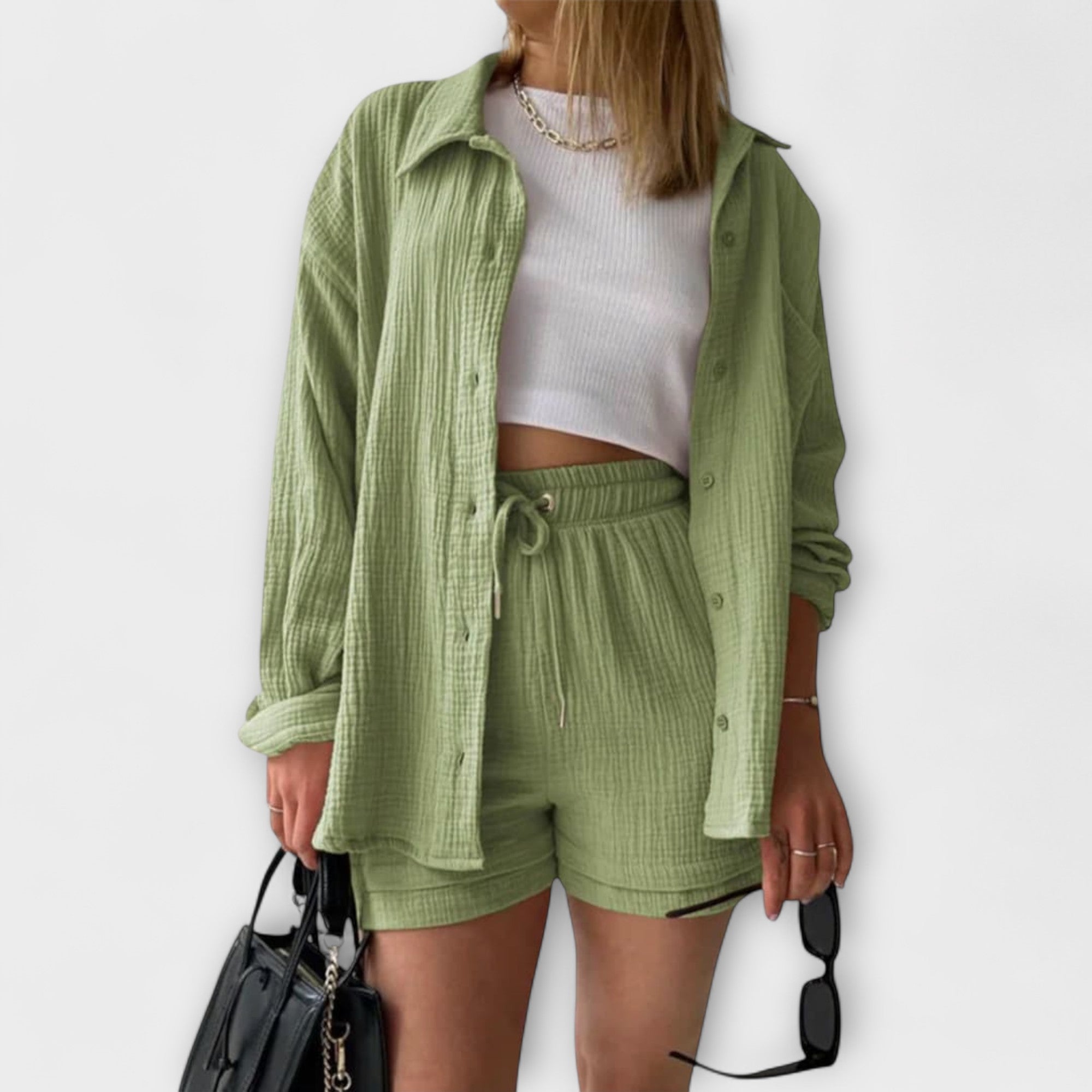 2-teiliges Set mit Hemdbluse und Shorts in Hellgrün, Knopfleiste und Kordelzug