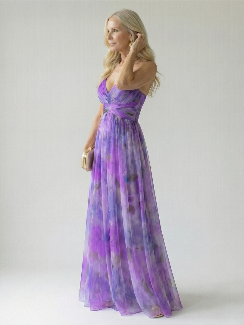 Isel Maxi-Wickelkleid in Violett, seitlich gedreht, V-Ausschnitt, fließender Chiffonrock