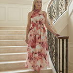 Midi-Kleid mit Neckholder und Raffung, rosa-weißes Batikmuster, ausgestellter Rock