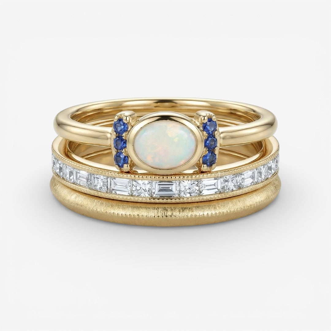 Goldfarbener Ring mit Opalstein, blauen Steinen und Zirkonia-Band