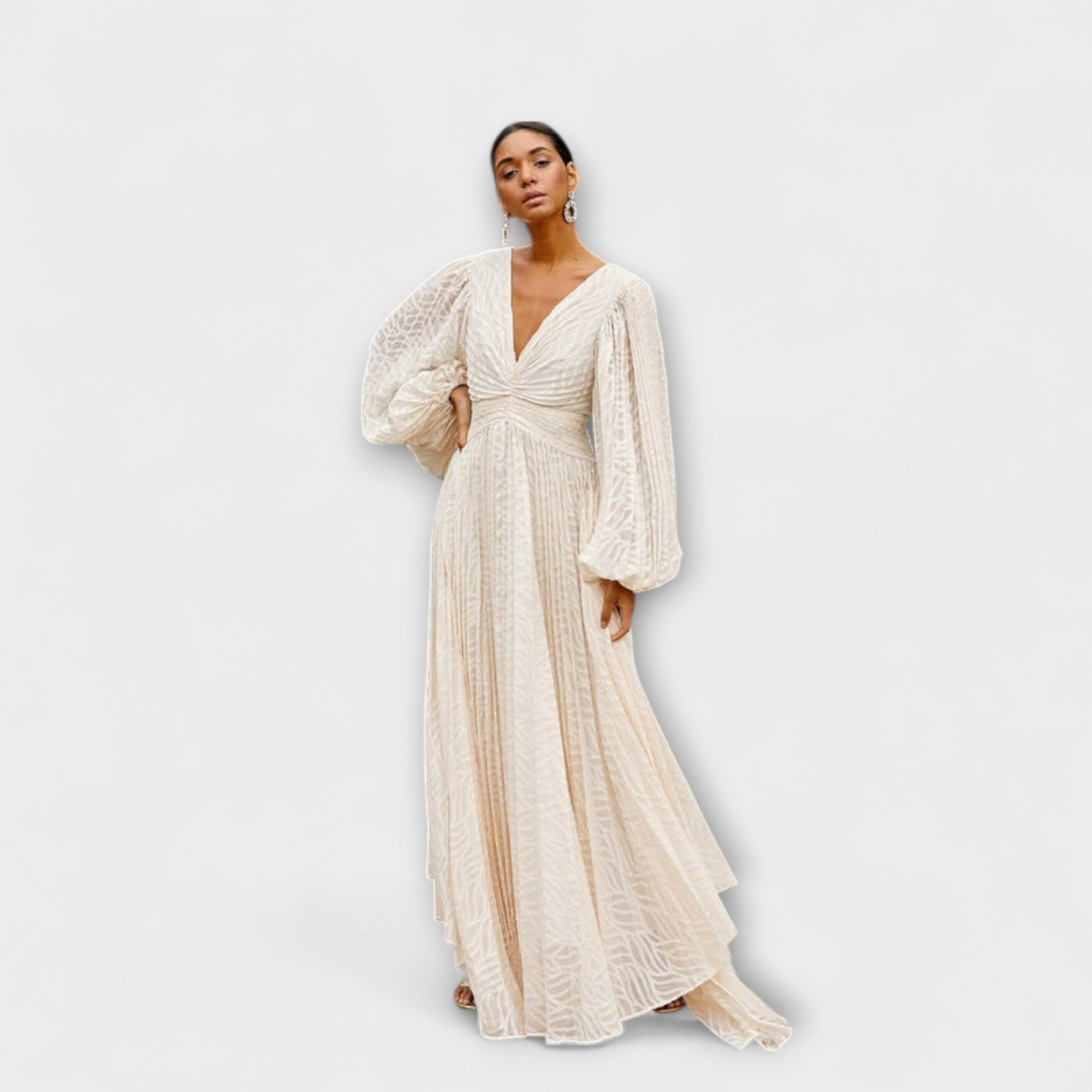 Cremefarbenes Maxi-Kleid mit V-Ausschnitt, geraffter Taille und langen Puffärmeln