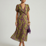 Midi-Kleid mit Wickeloptik, V-Ausschnitt, Puffärmeln und lila Blüten auf Olivgrün
