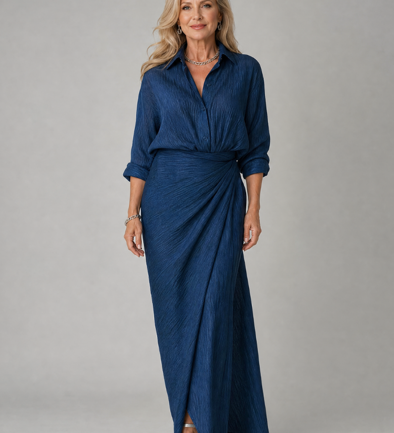 Marineblaues Maxikleid mit langen Ärmeln und Wickel-Front, drapiert, Knopfleiste