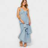 Jeans-Maxikleid in Hellblau mit Spaghettiträgern, großem Zierknoten an der Brust