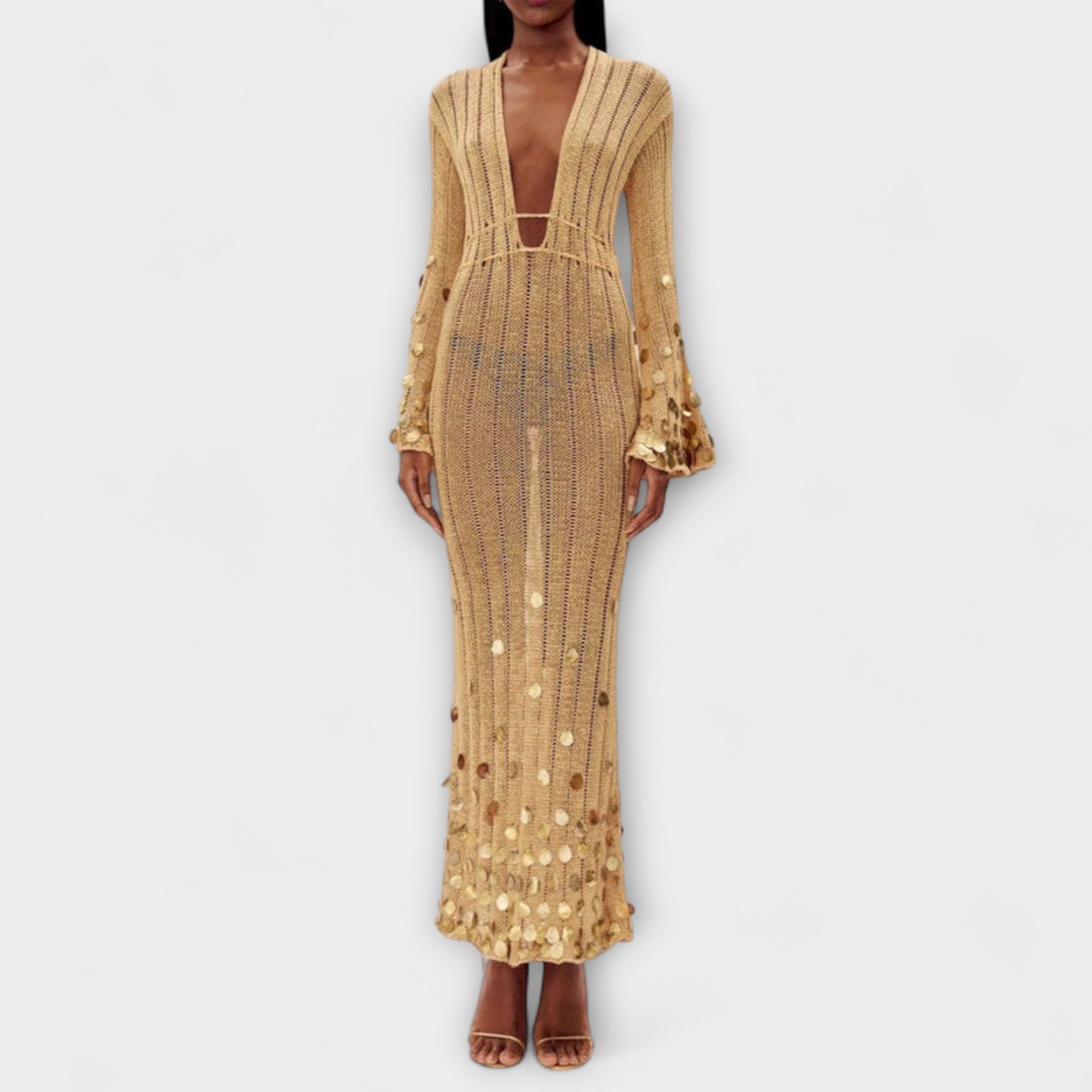 Goldfarbenes Strick-Maxikleid mit langen Ärmeln, V-Ausschnitt und glitzernden Punkten am Saum
