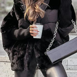 Kuschelige Winterjacke in Schwarz mit Kunstfellbesatz und wattierter Steppung