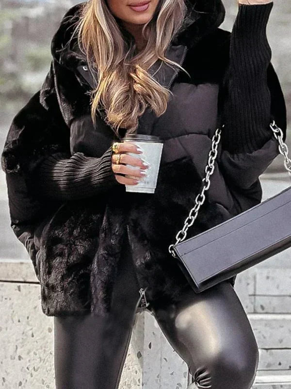 Kuschelige Winterjacke in Schwarz mit Kunstfellbesatz und wattierter Steppung
