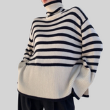 Creme-schwarz gestreifter Rollkragenpullover mit Rippenbund an Saum und Ärmeln