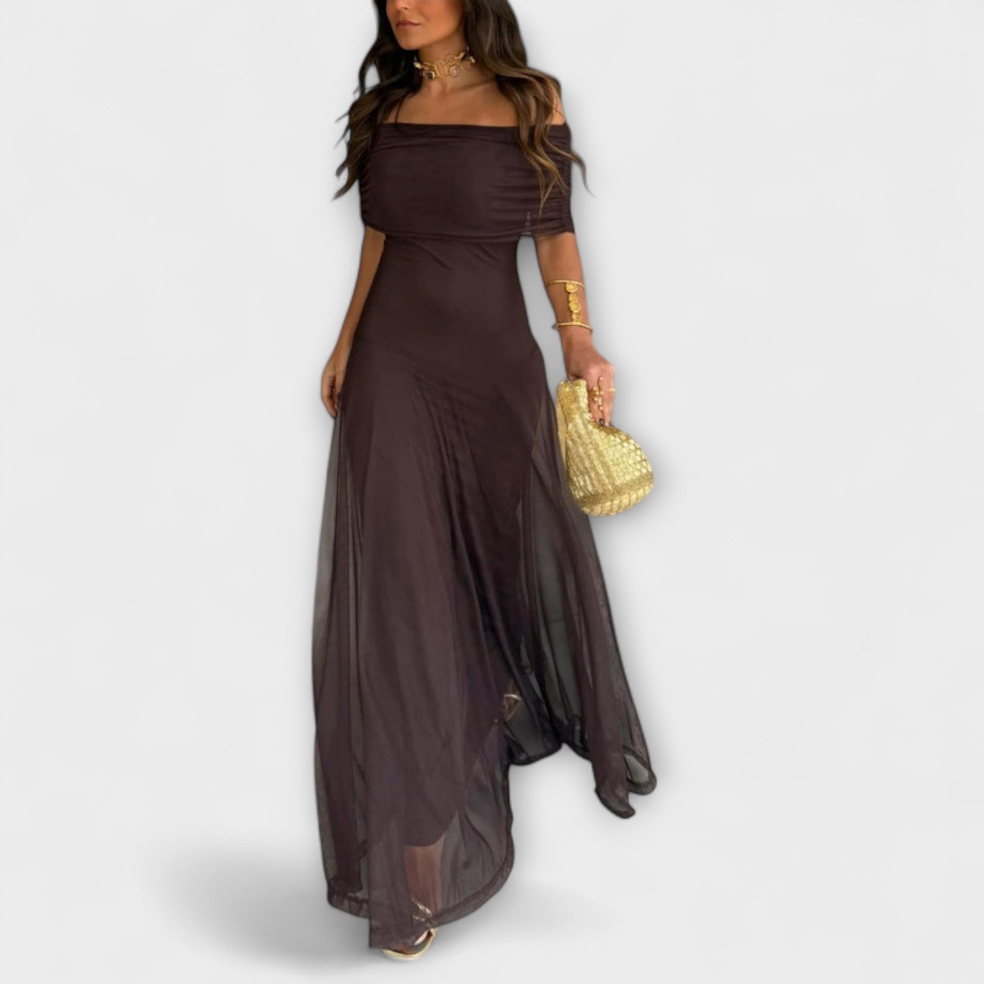 Ein-Schulter-Mesh-Maxikleid in dunklem Pflaume mit drapiertem Ausschnitt und fließendem Rock