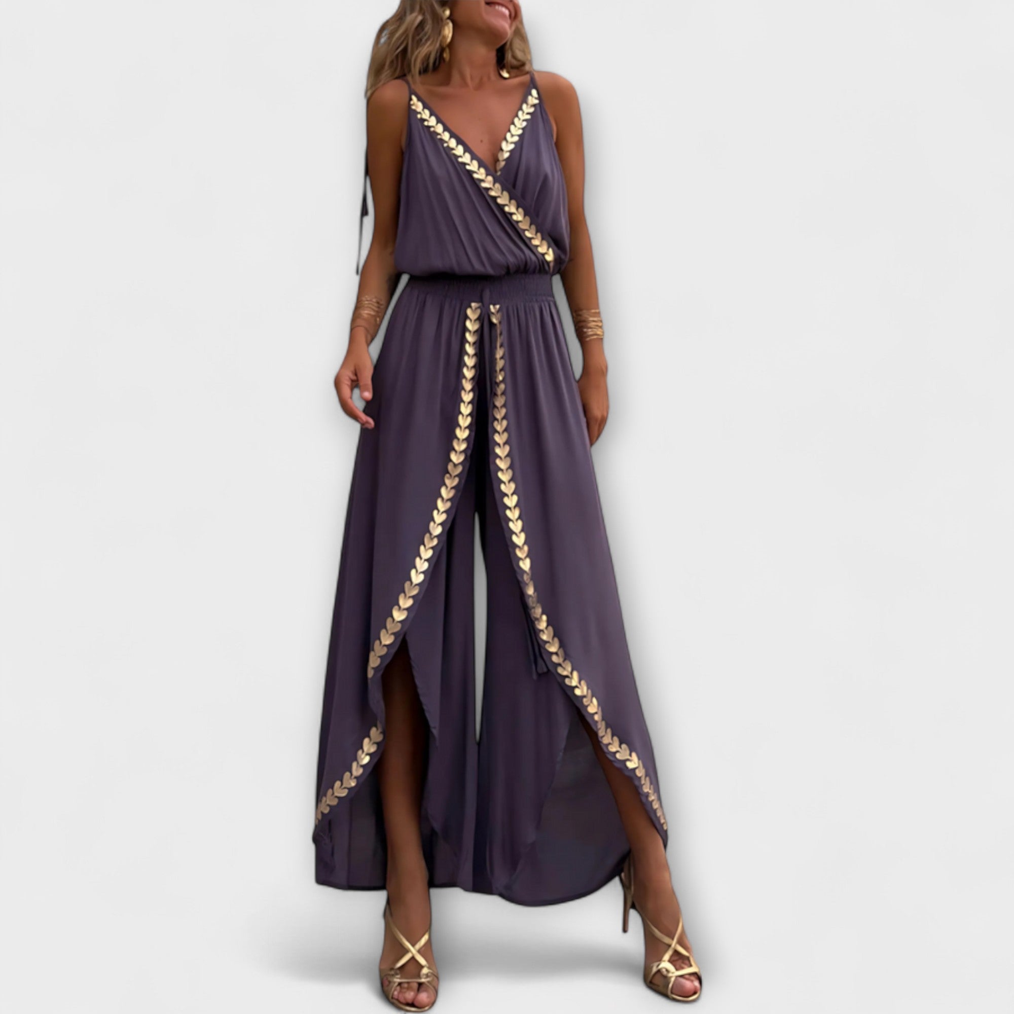 Dunkelvioletter Jumpsuit mit V-Ausschnitt, goldener Stickerei und weiten offenen Beinen
