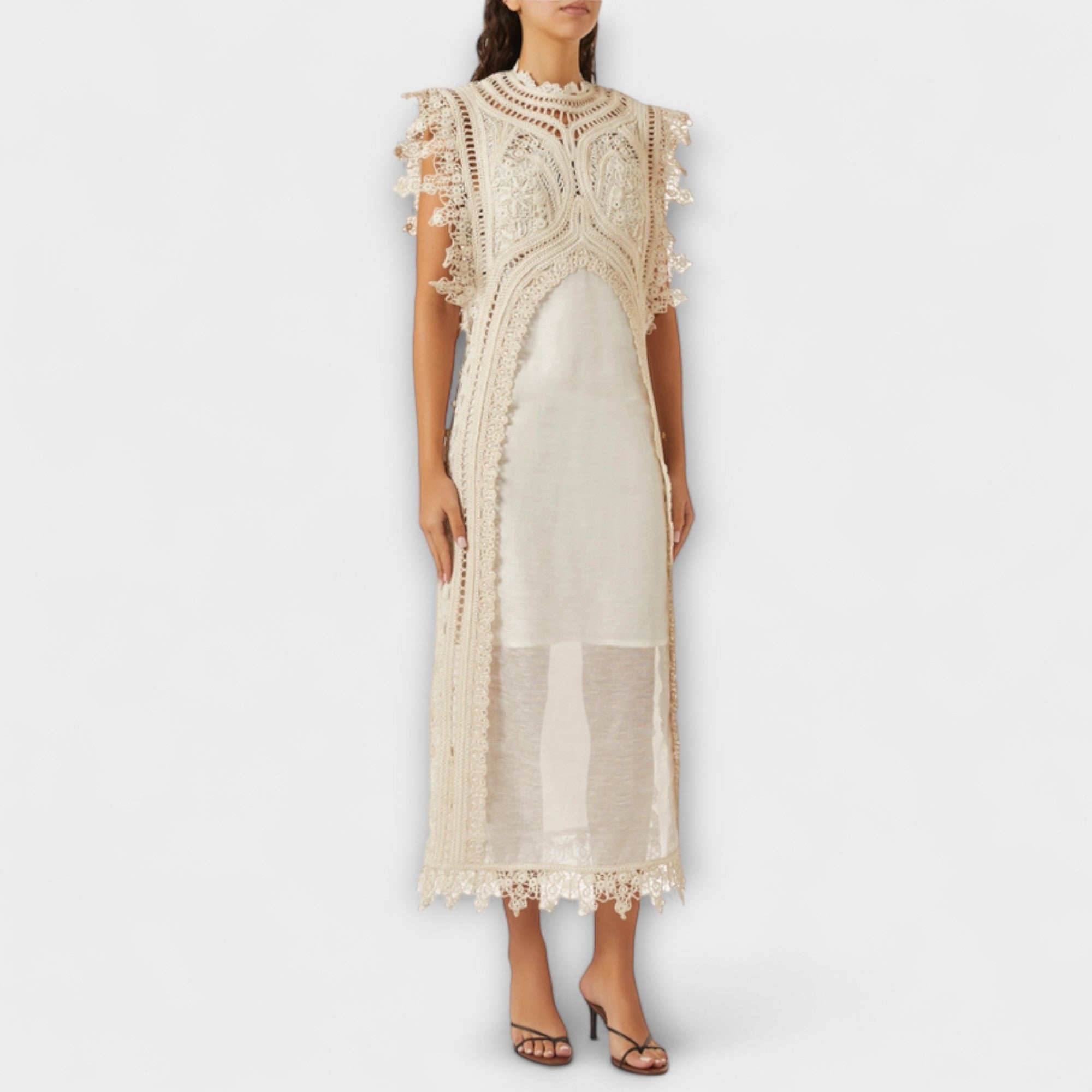 Cremefarbenes Maxikleid aus Hohles Organza mit hohem Ausschnitt und Ärmelsaum-Rüschen