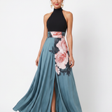 Maxikleid mit Neckholder, schwarzer Oberteilpartie und blauem Blumenrock