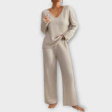 Geripptes Lounge-Set in Beige mit V-Ausschnitt, langen Ärmeln und weitem Hosenbein