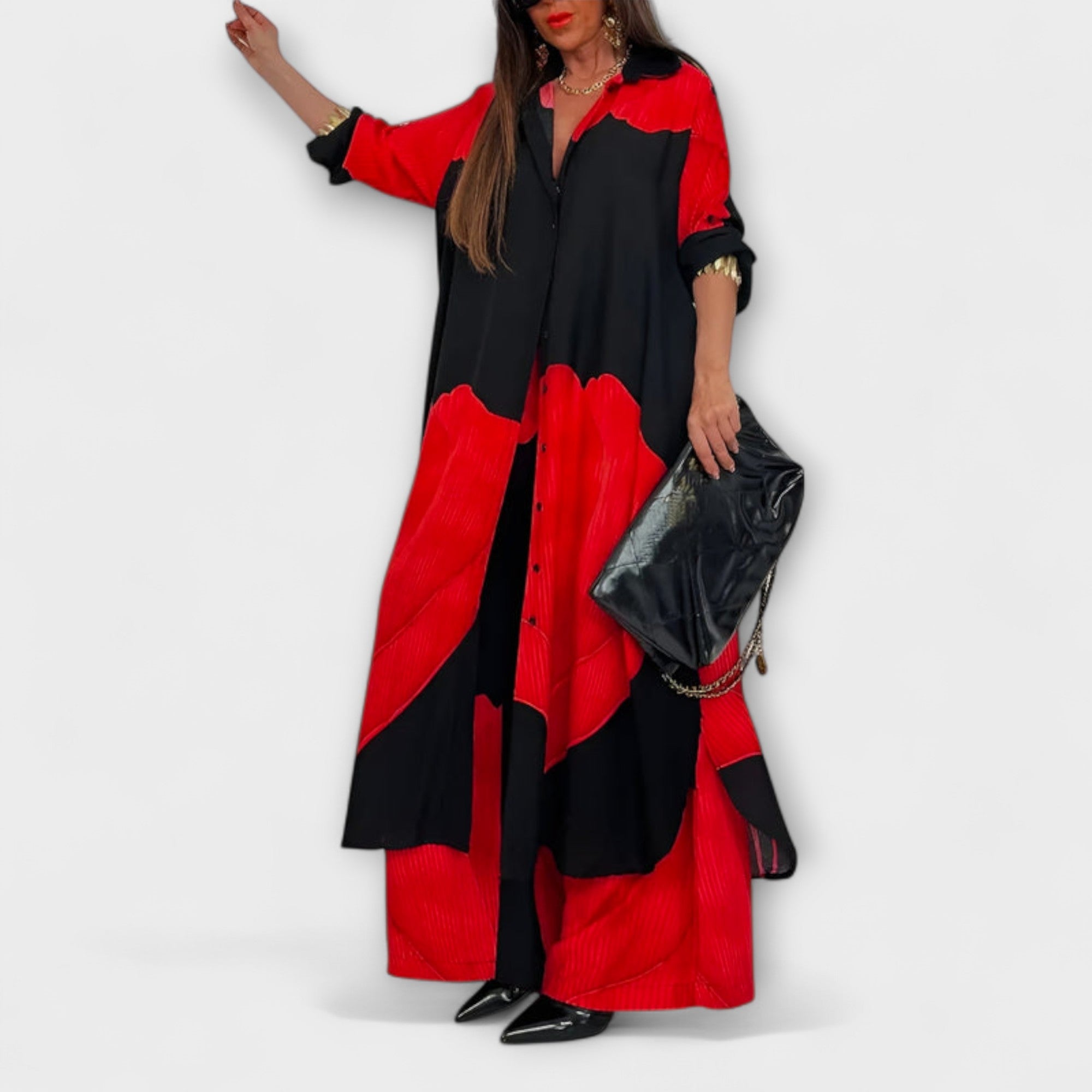 Zweiteiliges Set aus schwarzem Maxikleid und Kimono mit Rot-Schwarz-Muster