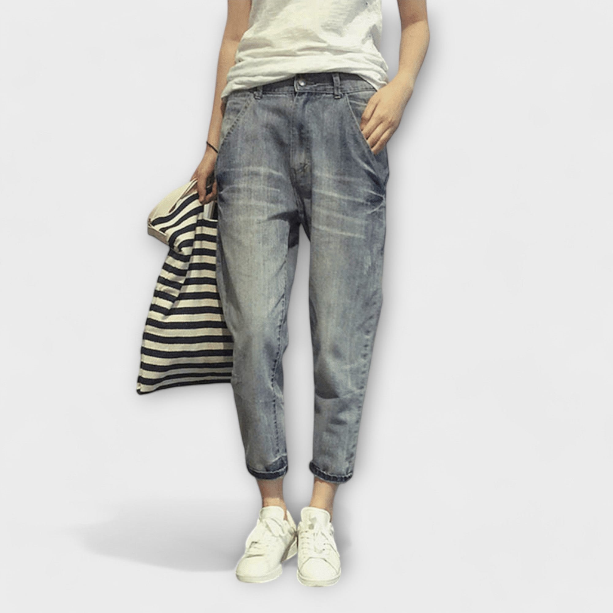 Jeanshose mit schmalem Bein, hellblauem Waschmuster und Umschlag am Saum