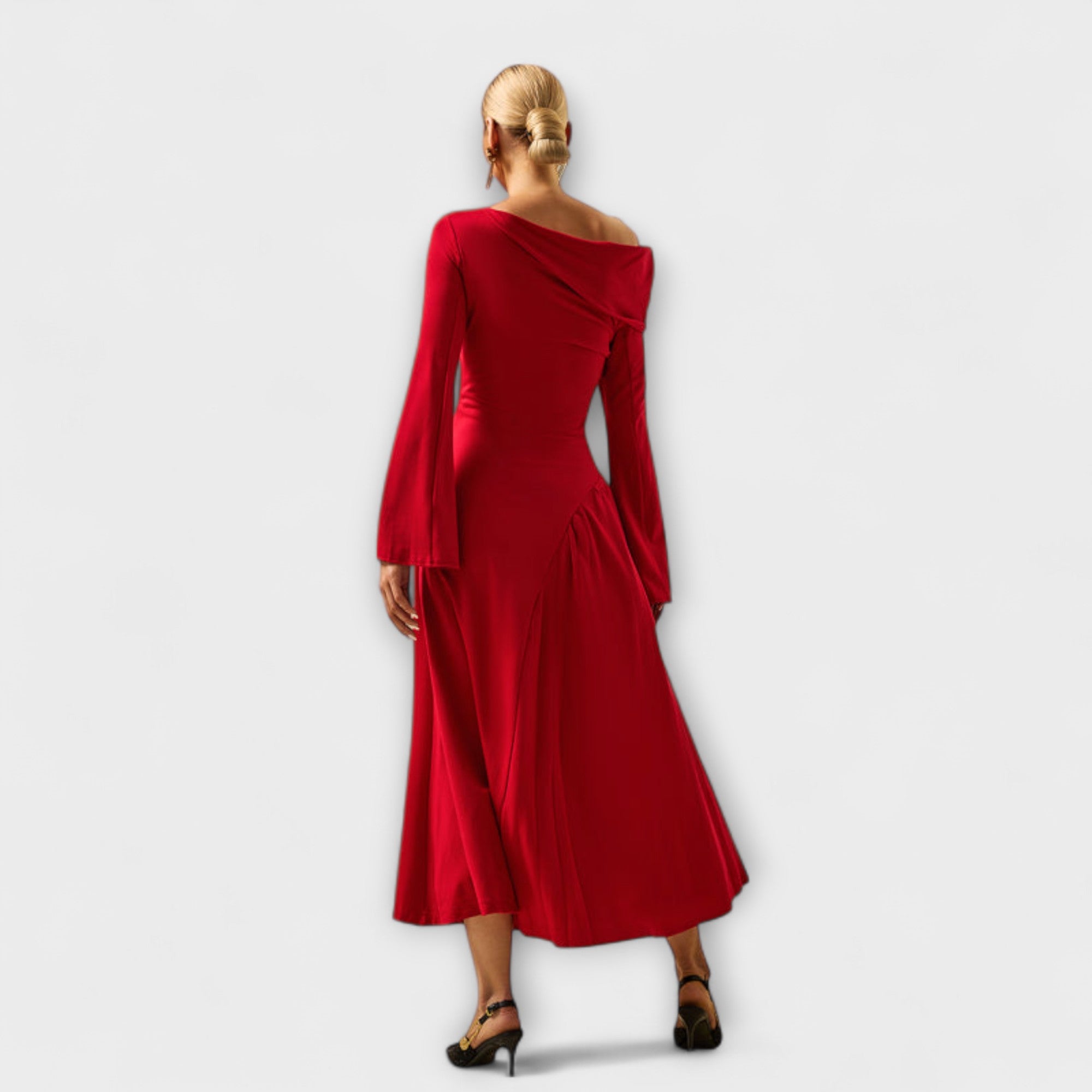 Rotes Off-Shoulder Midi-Kleid mit drapiertem Rücken und gerafftem Faltenrock