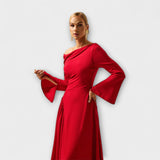 Rotes Off-Shoulder Midi-Kleid mit gerafftem Oberteil und weiten, langen Glockenärmeln