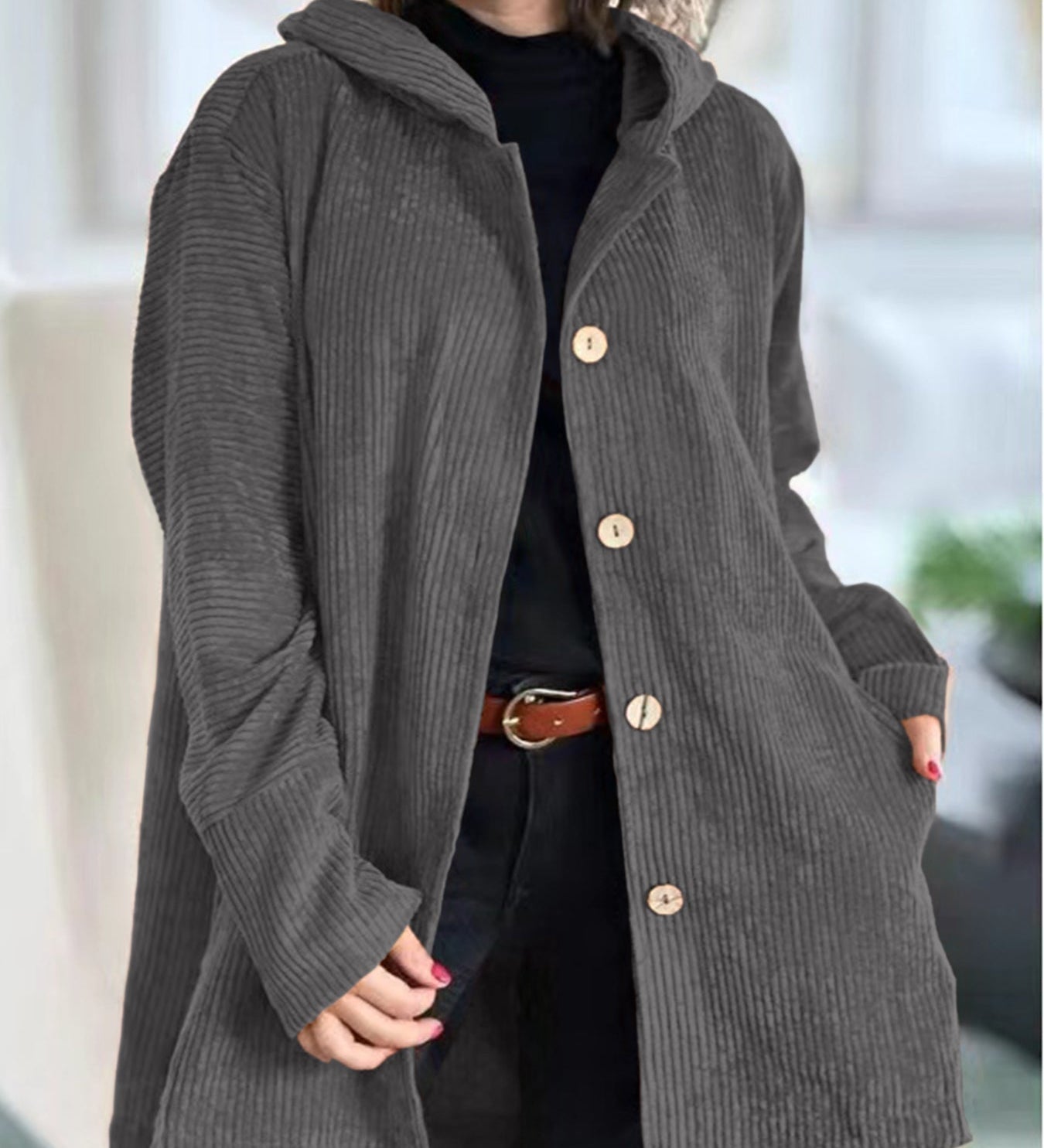 Cordia Cordjacke mit Kapuze, grauer Cord, Knopfleiste, lange Ärmel.