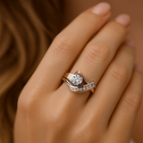 Carla – Asymmetrischer Vintage-Ring aus Gold und Silber mit Zirkonia