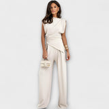 Cremefarbenes asymmetrisches 2-Teile-Set mit drapierten Schultern und weiter Hose