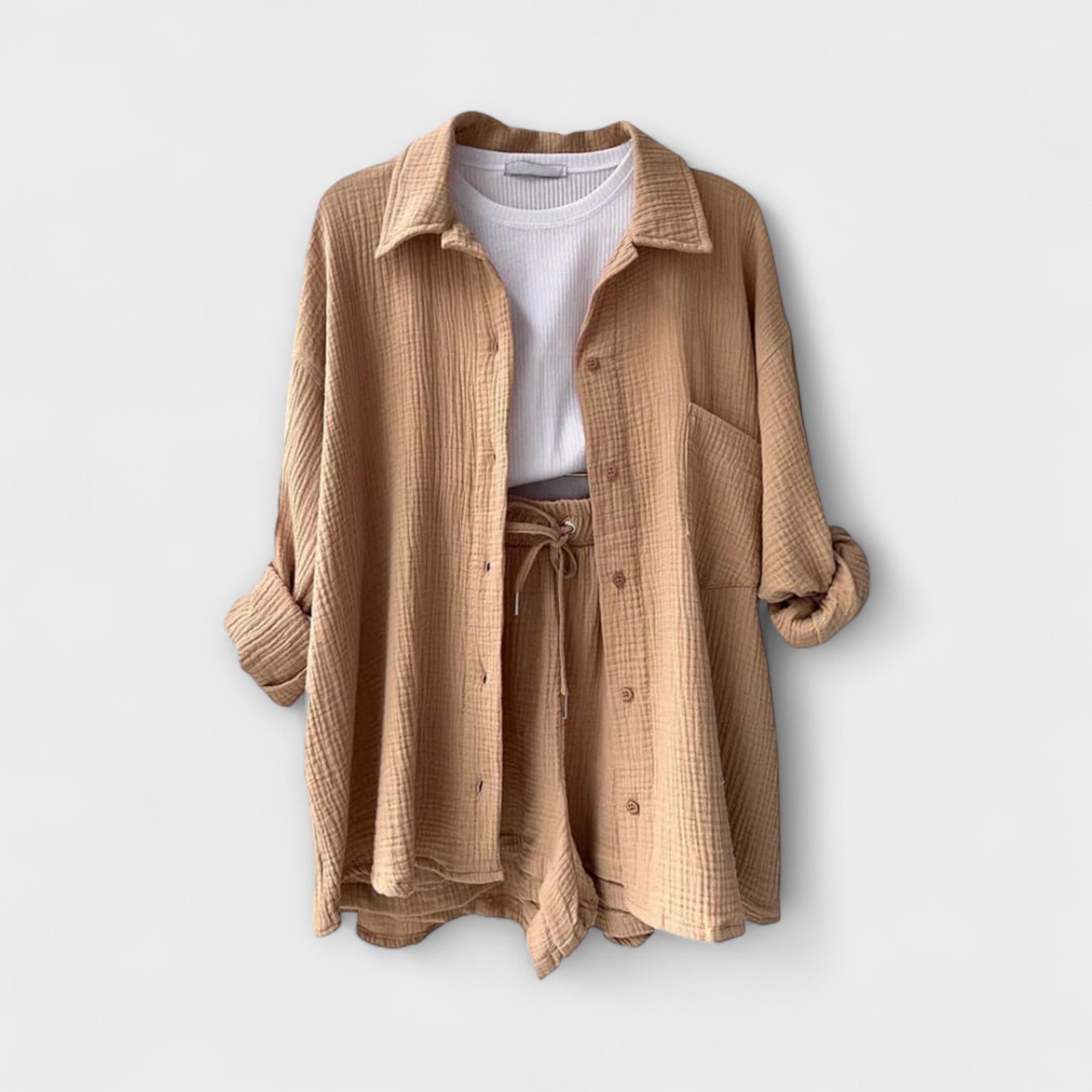 Zweiteiliges Set: beiges Overshirt mit Shorts, Kordelzugbund, lange Knopfleiste