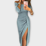 Langärmliges Off-Shoulder Kleid, glitzerndes Petrolgrün, gerafft und mit Beinschlitz