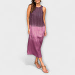 Elegantes Druckkleid, ärmellos, Rundhalsausschnitt, lila-pinkes Verlaufsmuster.