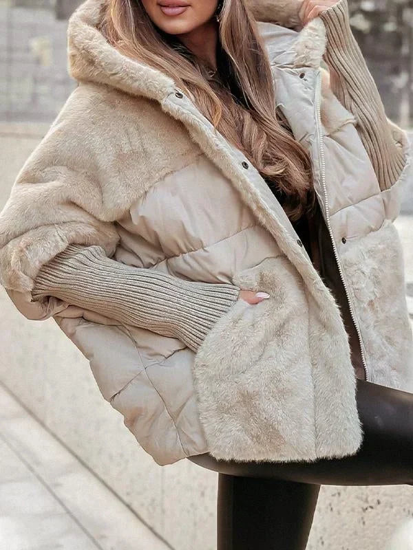 Beige Winterjacke mit Kunstfellkragen, wattierter Steppung und gerippten Ärmeln
