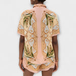 Kurzarmhemd-Shorts-Set mit botanischem Kaleidoskopdruck, rosa, Rückansicht mit Kragen