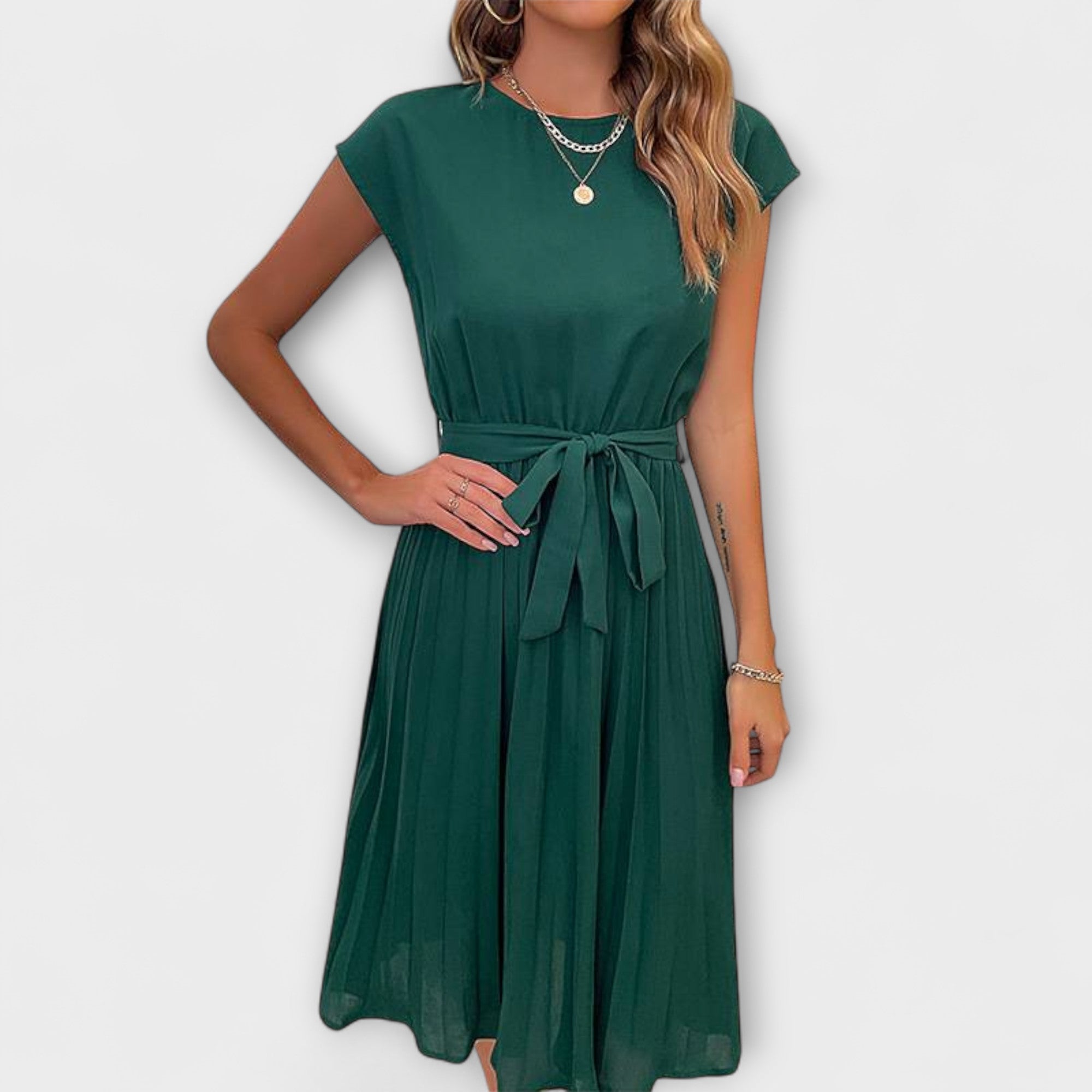 Midikleid mit kurzen Ärmeln, O-Ausschnitt und plissiertem Rock, taillengürtel gebunden, grün.