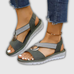 Kustsandalen mit Schmuckring, khaki Riemen und silberne Mesh-Schlaufe mit Schmuckring